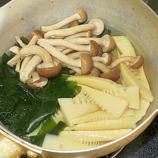 タケノコとわかめとしめじの煮物